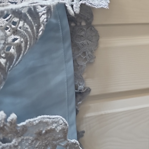 BEDFORD FAIR LACE TOP - Picture 5 of 8